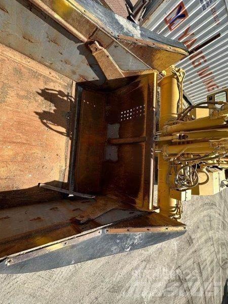 CAT 621G Schaber