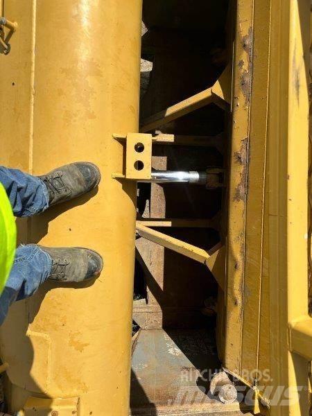 CAT 621G Schaber