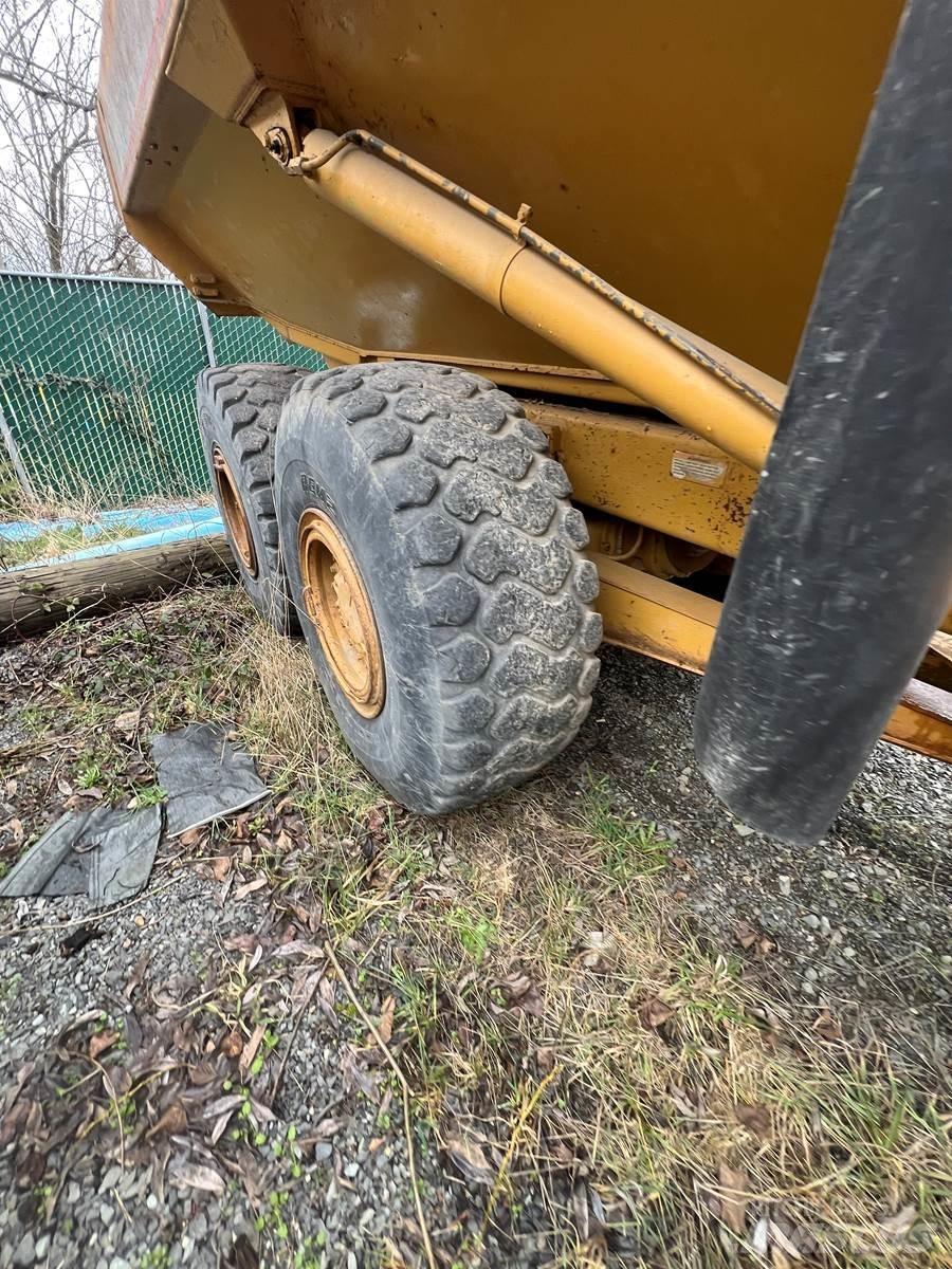 CAT 730 Dumper - Knickgelenk