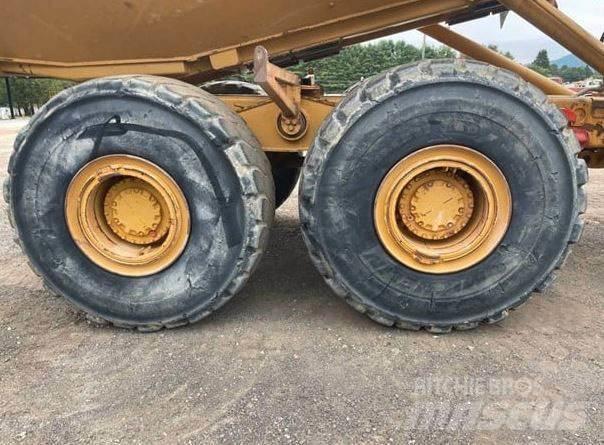 CAT 740 Dumper - Knickgelenk