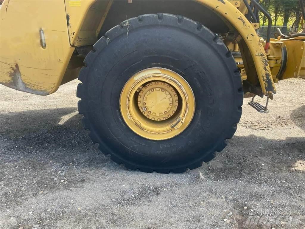 CAT 740 Dumper - Knickgelenk