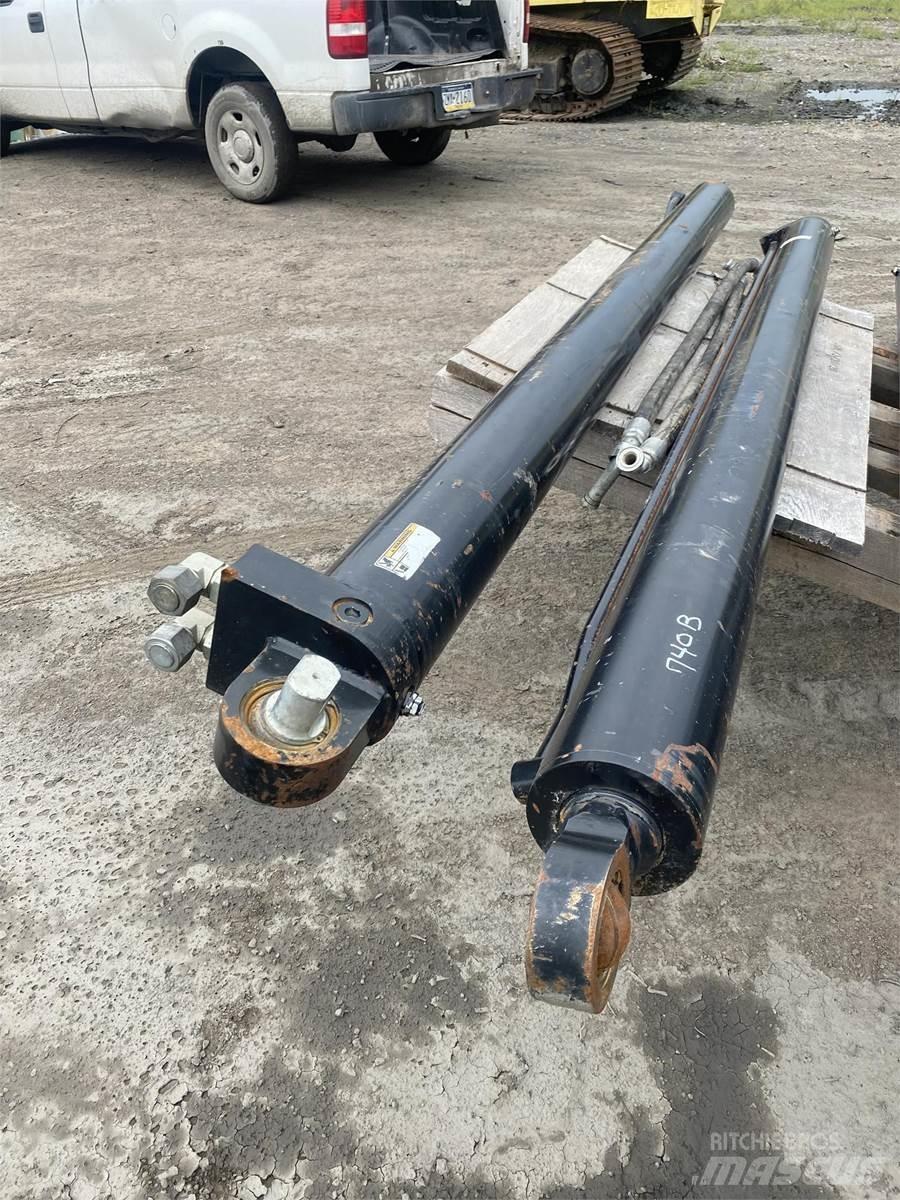 CAT 740B Transport Sonstige