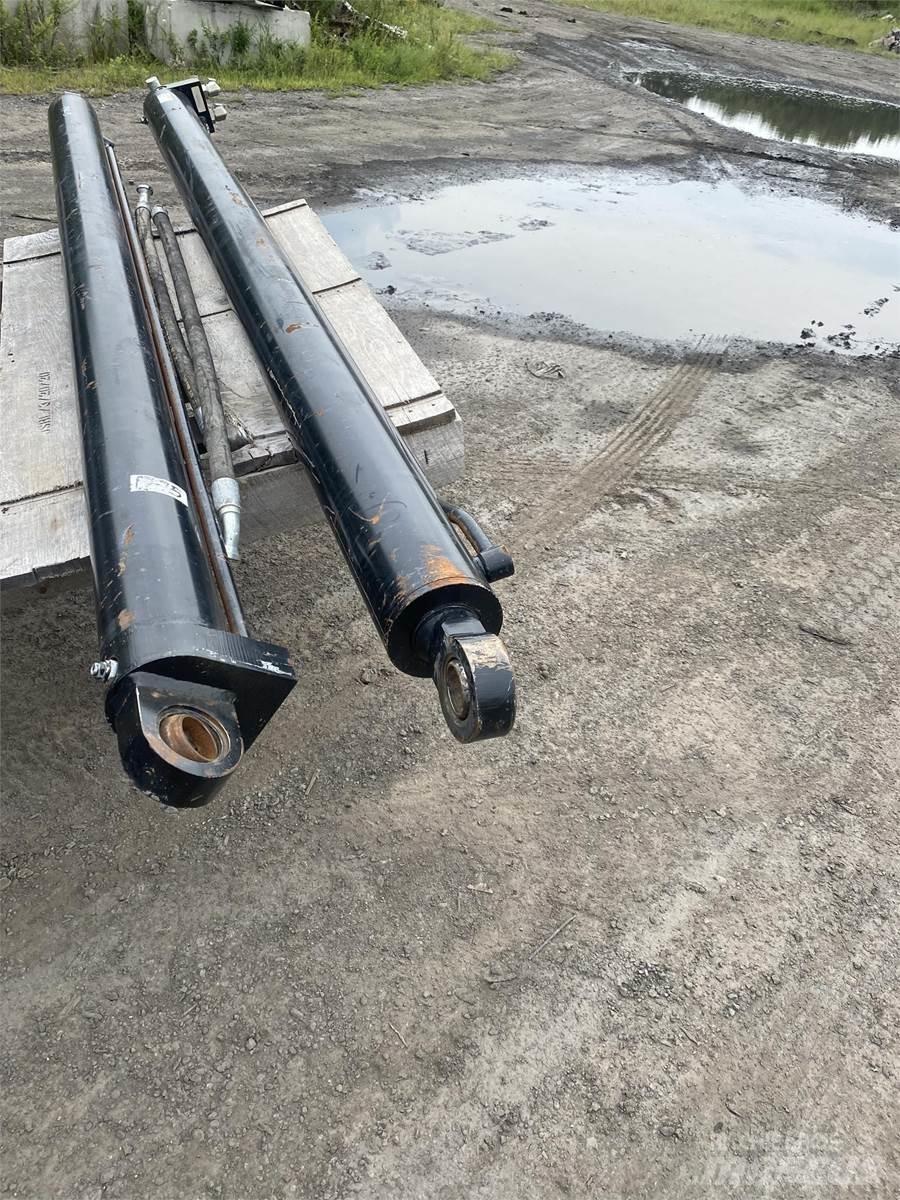 CAT 740B Transport Sonstige