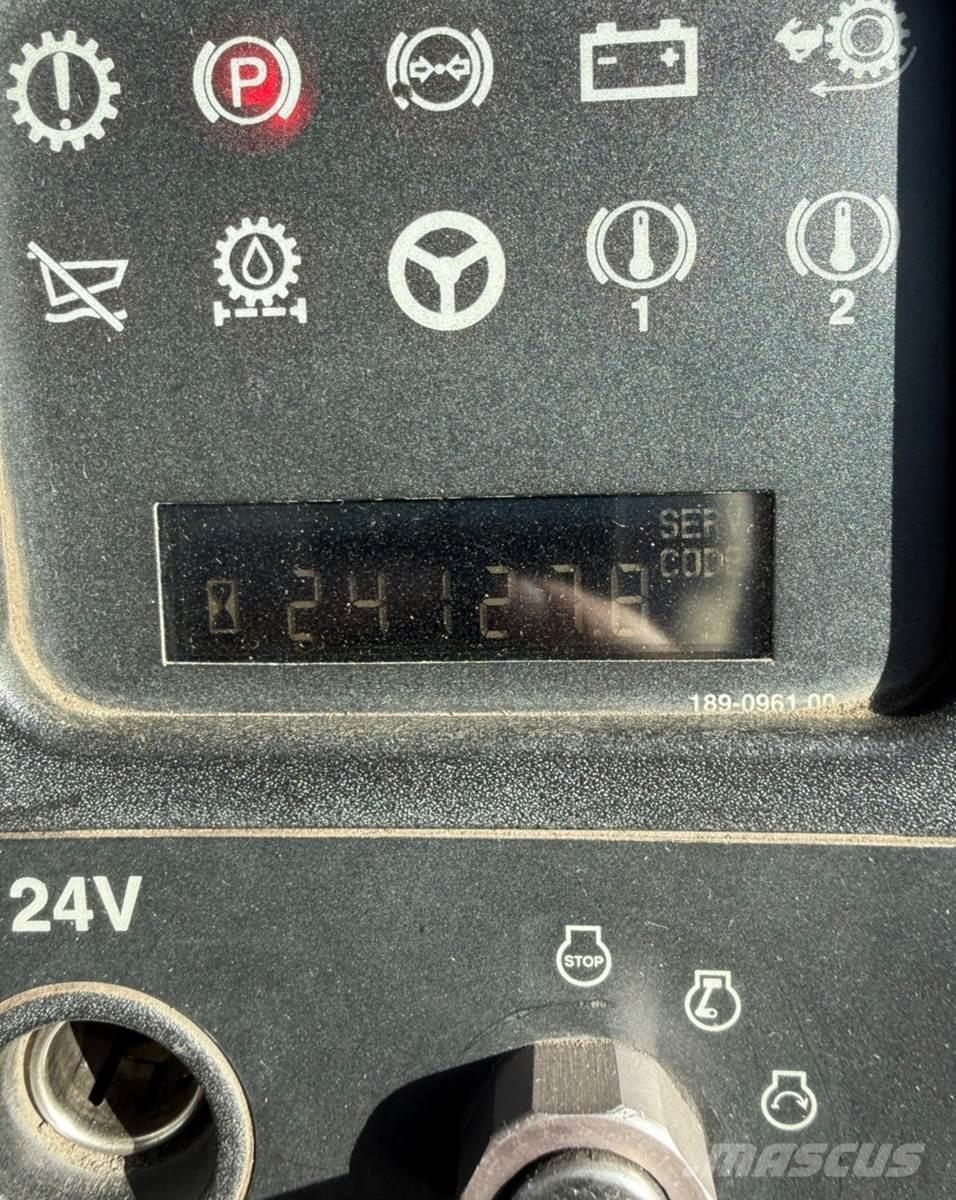 CAT 740B Dumper - Knickgelenk