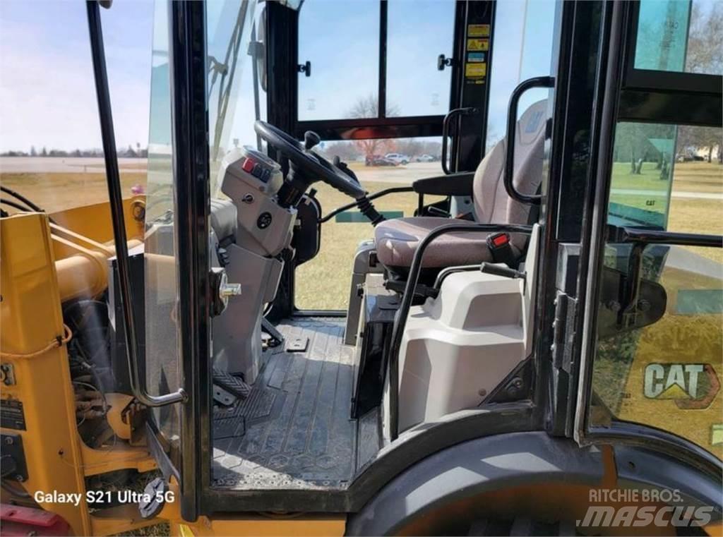 CAT 903D Radlader