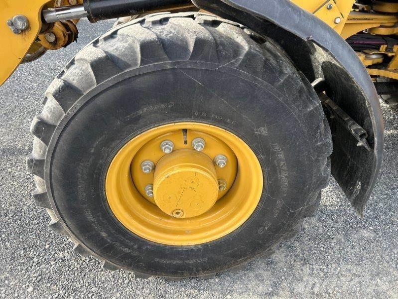 CAT 906M Radlader