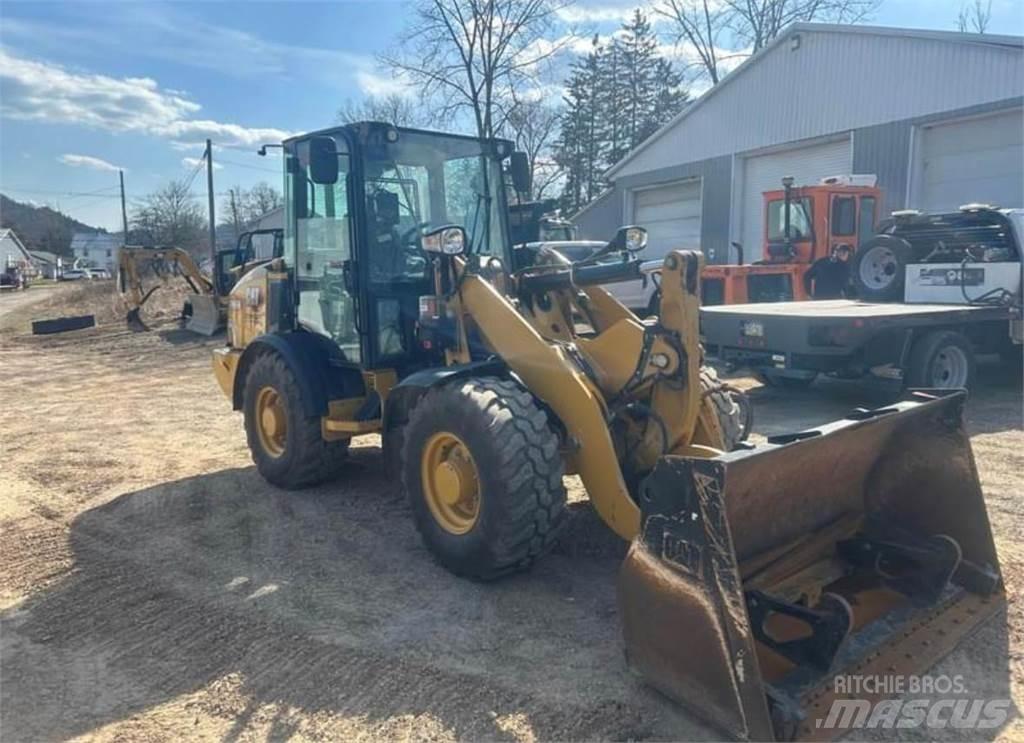 CAT 906M Radlader