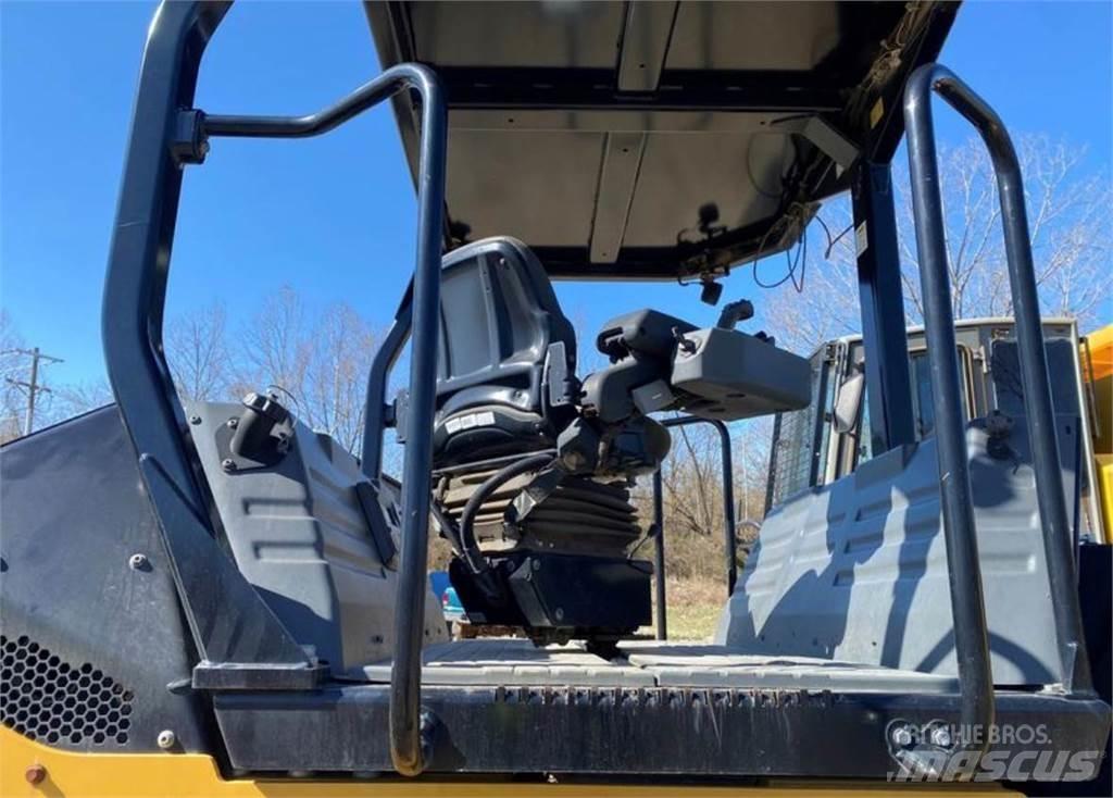 CAT CB15 Walzenzüge