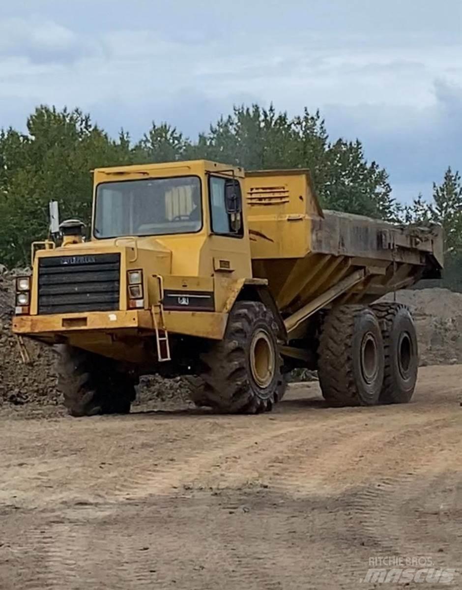 CAT D250B Dumper - Knickgelenk