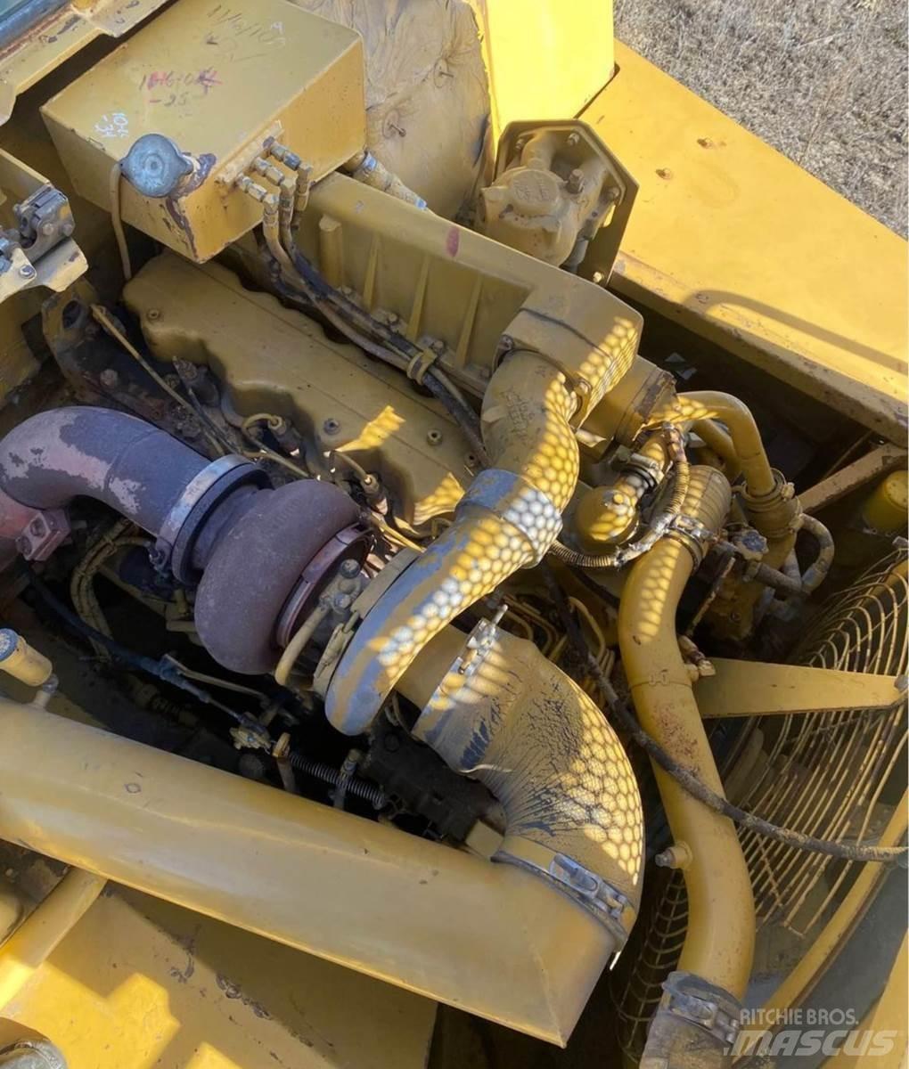 CAT D250B Dumper - Knickgelenk