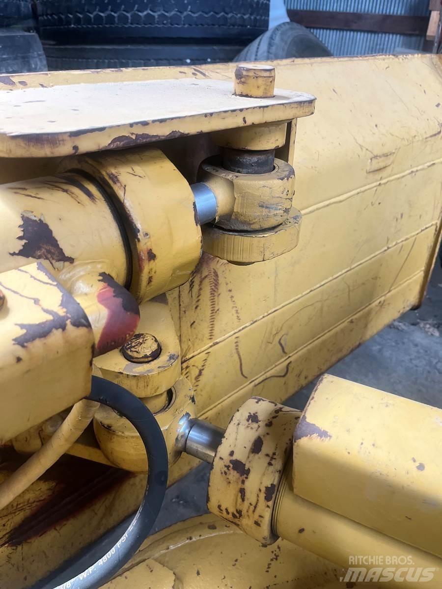 CAT D4C Bulldozer