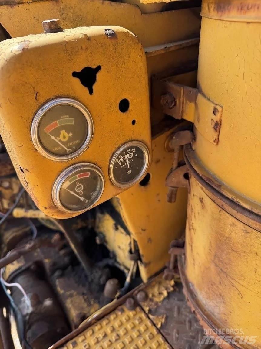 CAT D7 Bulldozer