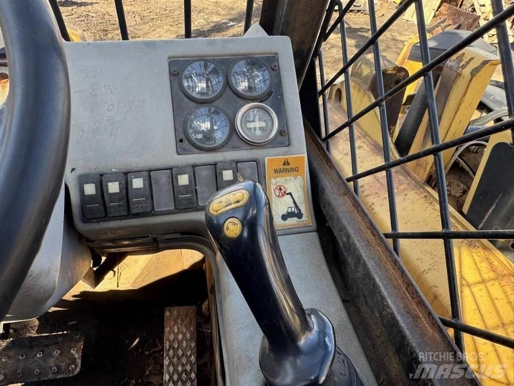 CAT TH83 Teleskoplader