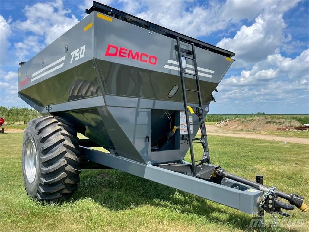 Demco 750 Getreideanhänger