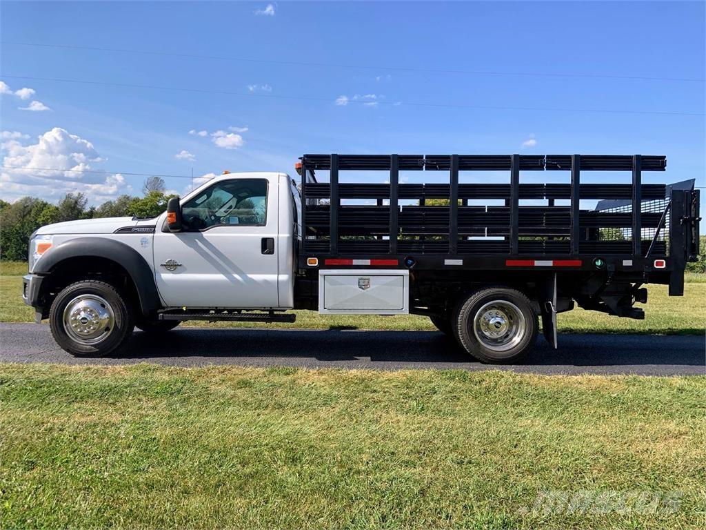 Ford 550 Tiertransporter