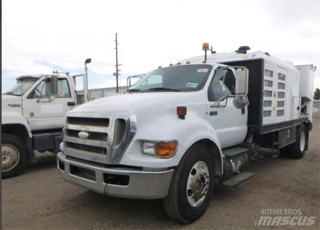 Ford F-650 Saug- und Druckwagen