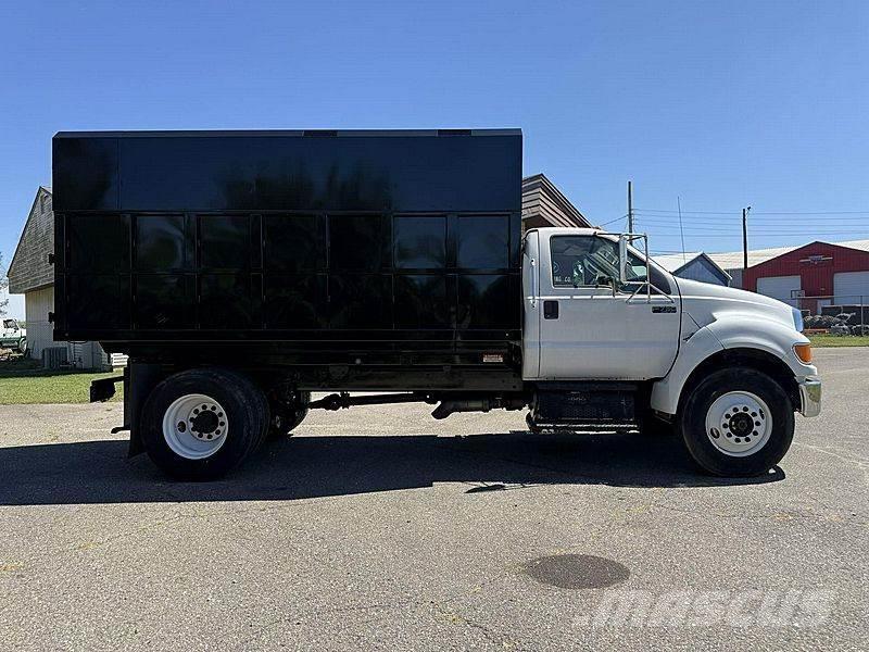 Ford F-750 Kleinholztransporter