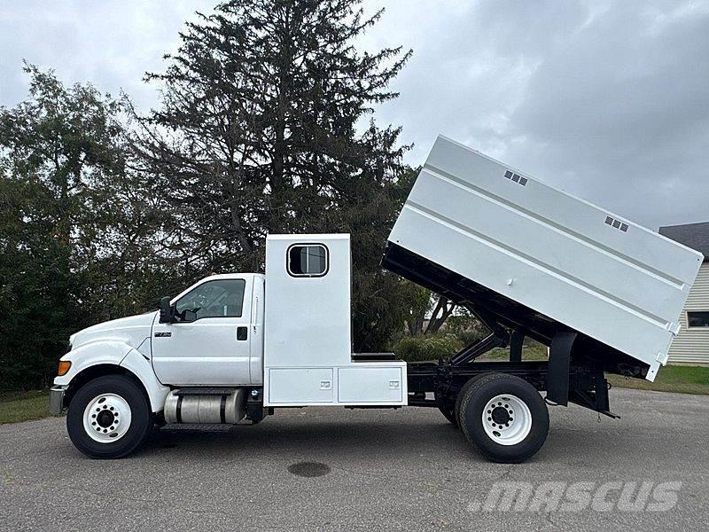 Ford F-750 Kleinholztransporter