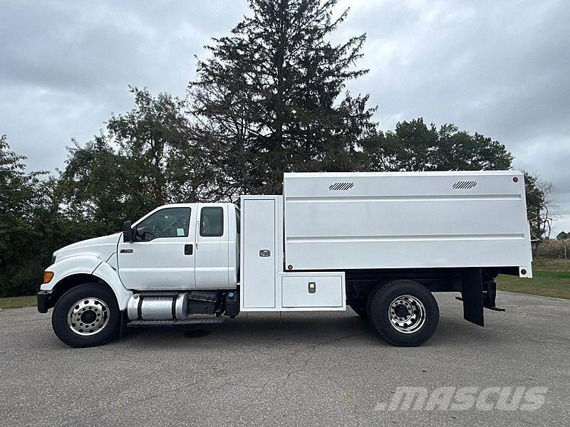 Ford F-750 Kleinholztransporter