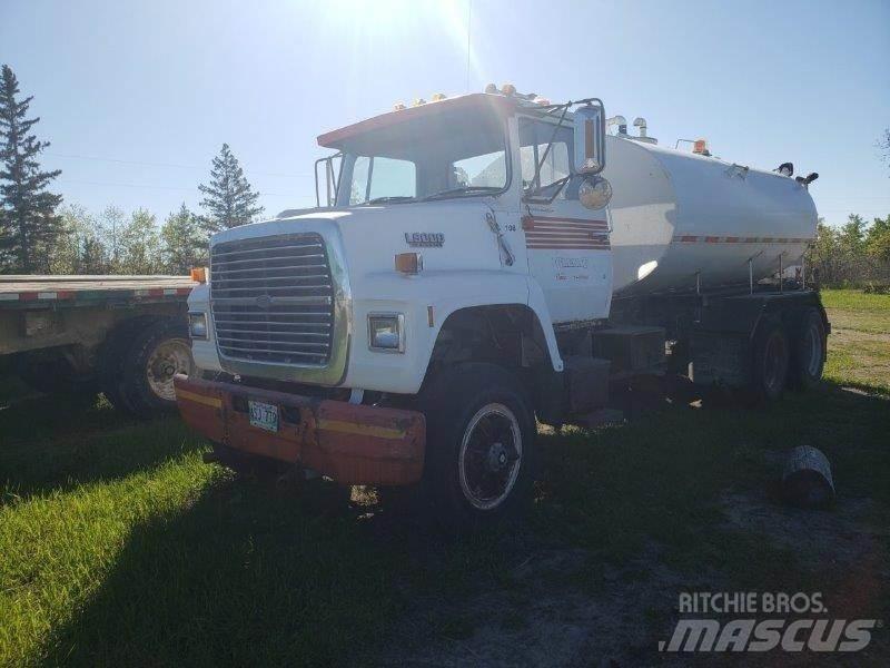 Ford L8000 Tankwagen