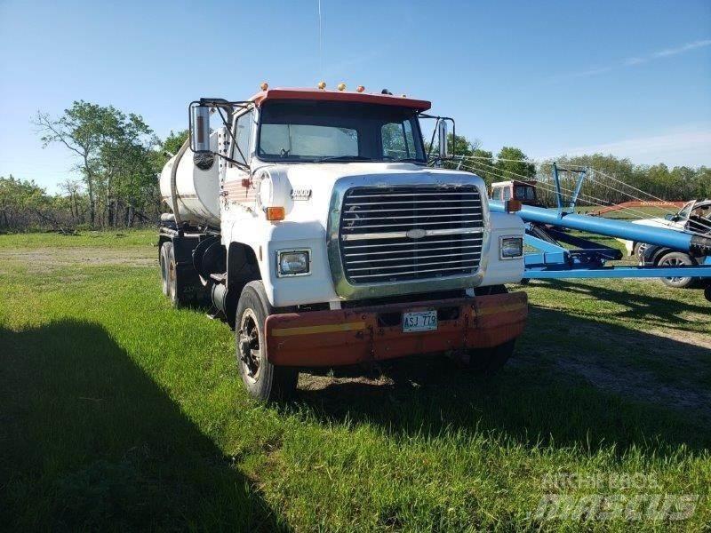 Ford L8000 Tankwagen