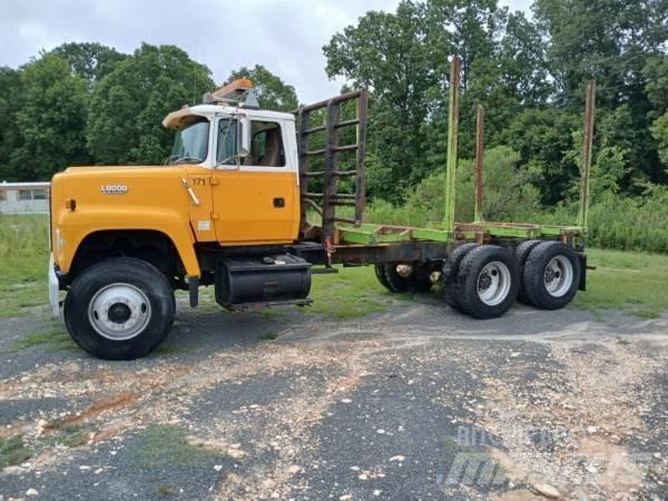 Ford L8000 Holztransporter