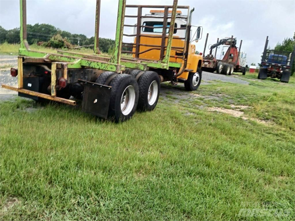 Ford L8000 Holztransporter