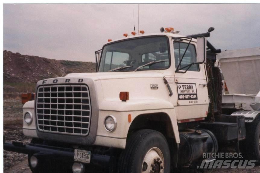 Ford LT9000 Pritschenwagen mit Seilwinde