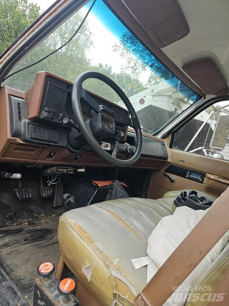 GMC C6000 Kleinholztransporter