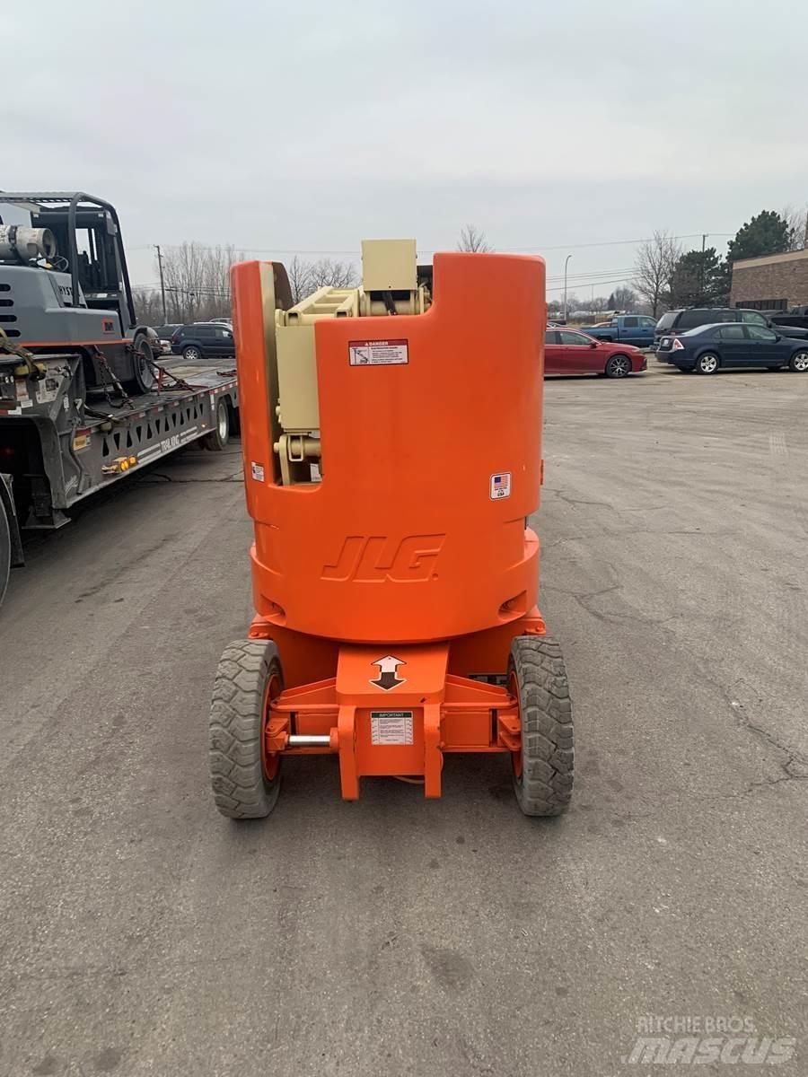 JLG E300AJ Personenaufzüge