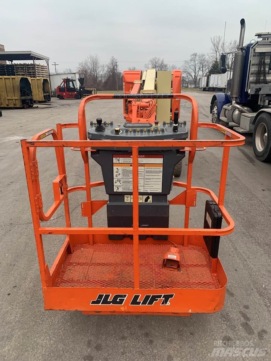 JLG E300AJ Personenaufzüge