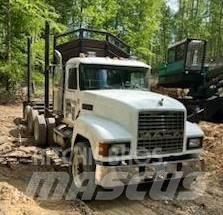 Mack CH613 Holztransporter