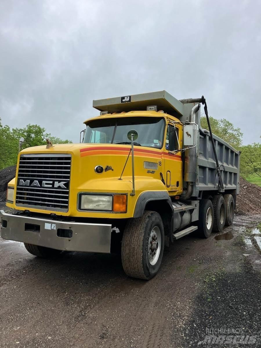 Mack CL713 Kipper