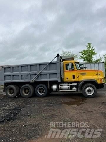 Mack CL713 Kipper