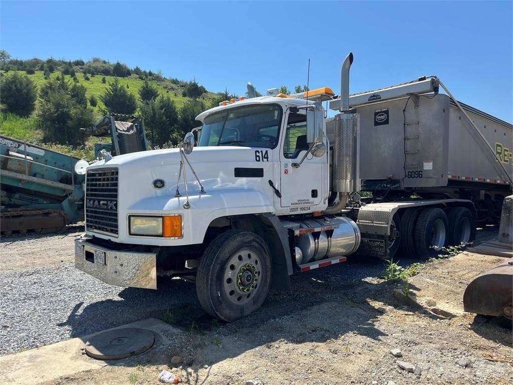 Mack CL733 Andere Fahrzeuge