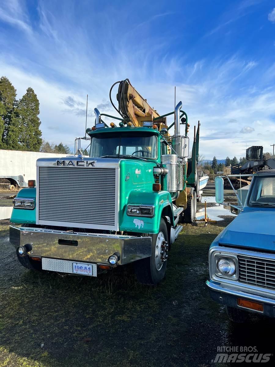 Mack RW700 Holztransporter