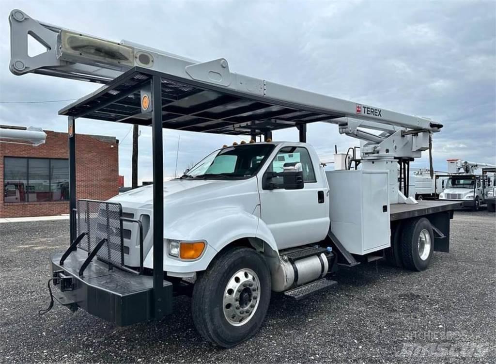 Terex XT60 LKW-Arbeitsbühnen