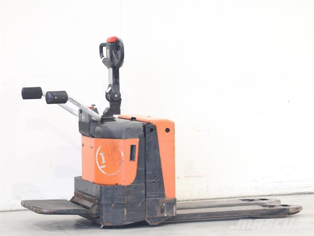 BT LPE200/8 Deichselstapler