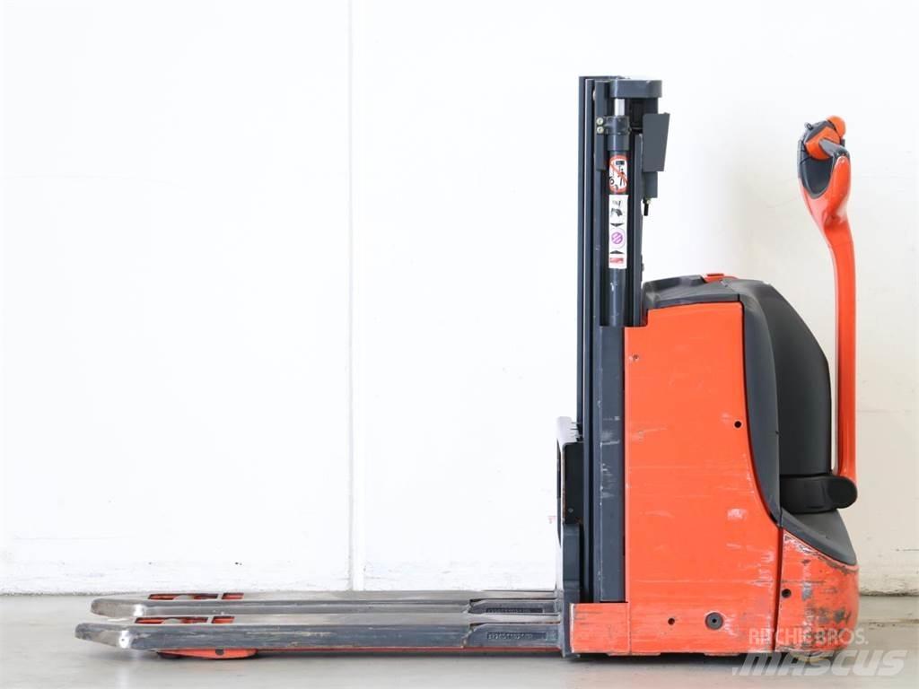 Linde D06/1160-00 Deichselstapler