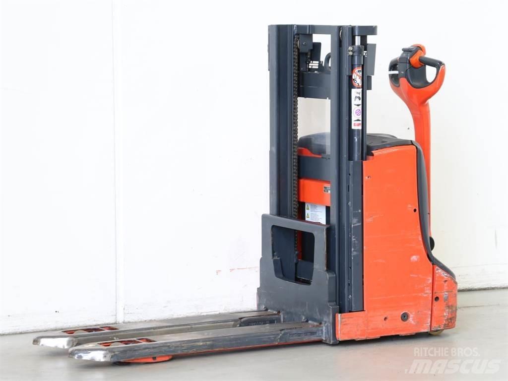 Linde D06/1160-00 Deichselstapler