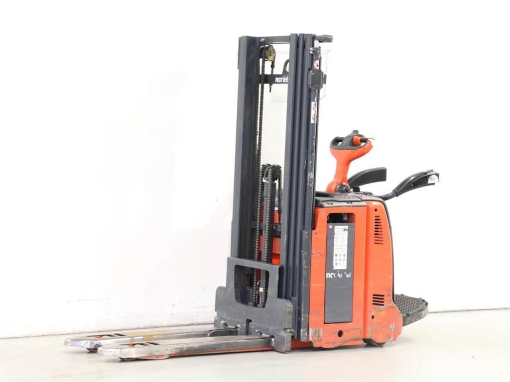 Linde D12AP/133 Deichselstapler