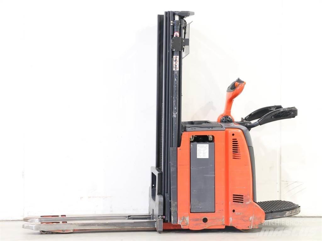 Linde D12AP/133 Deichselstapler