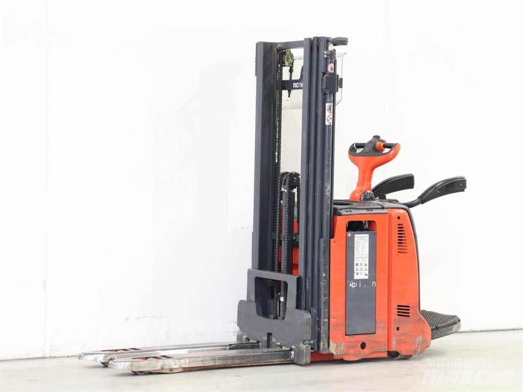 Linde D12AP/133 Deichselstapler