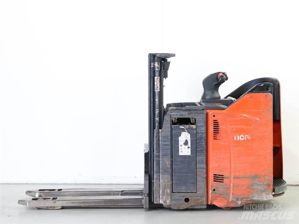 Linde D12HPSP/133 Deichselstapler