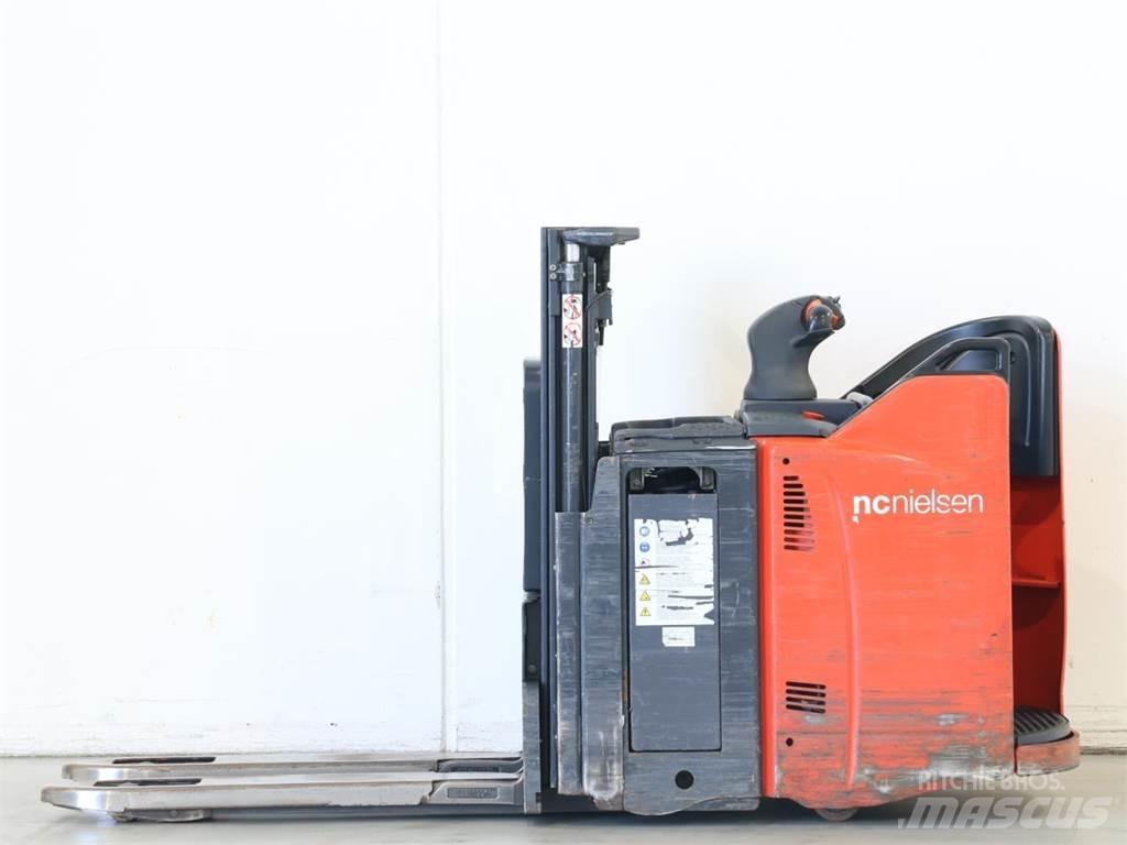 Linde D12HPSP/133 Deichselstapler