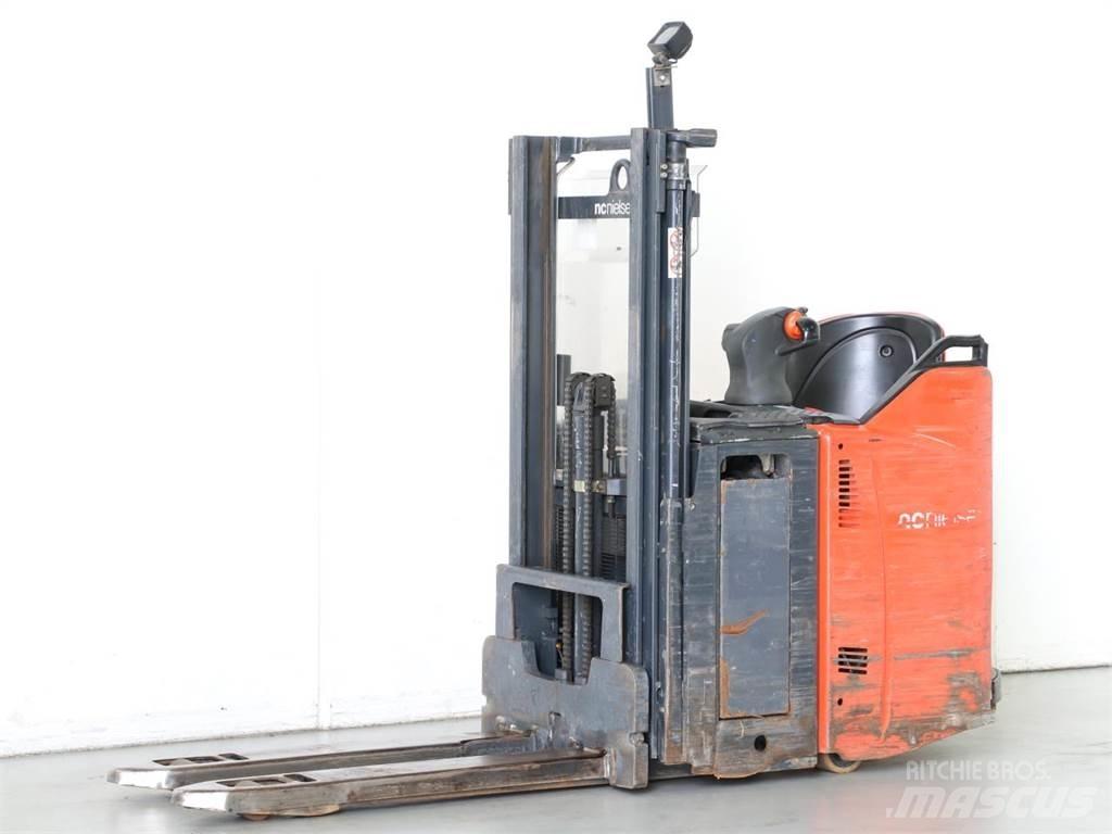 Linde D12SP/133 Deichselstapler