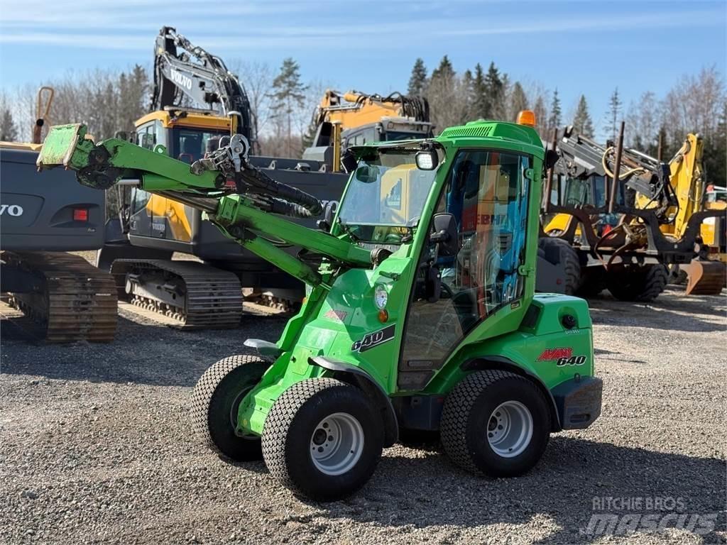 Avant 640 DLX Minilader