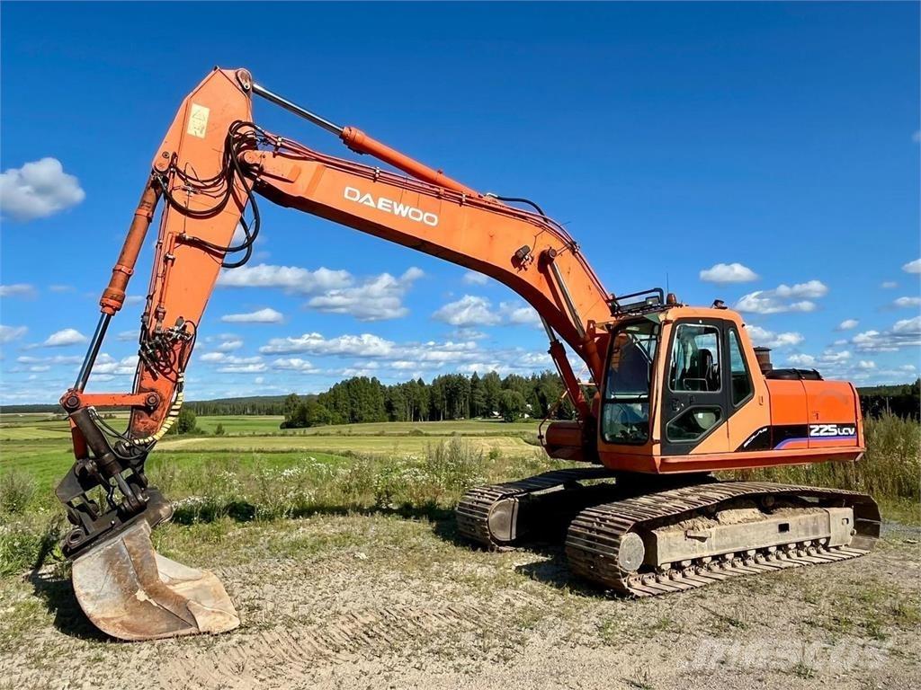 Daewoo 220LC-V Raupenbagger