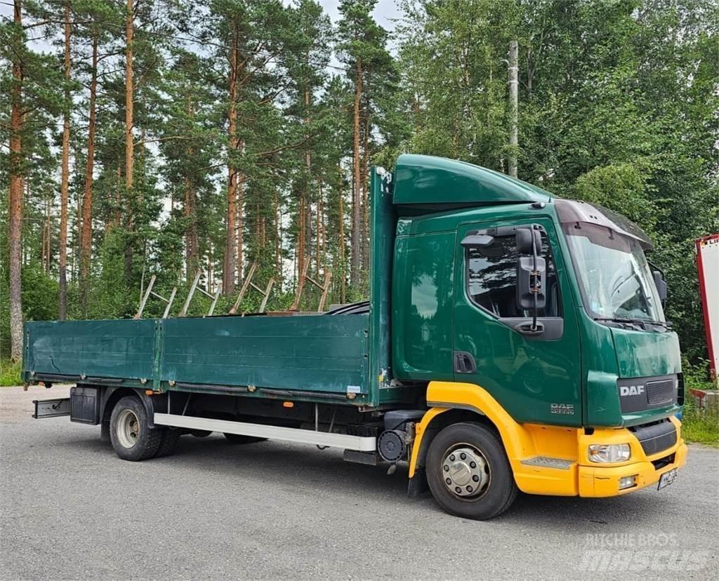 DAF LF 45.220 Pritschenwagen/Pritschenwagen mit Seitenklappe