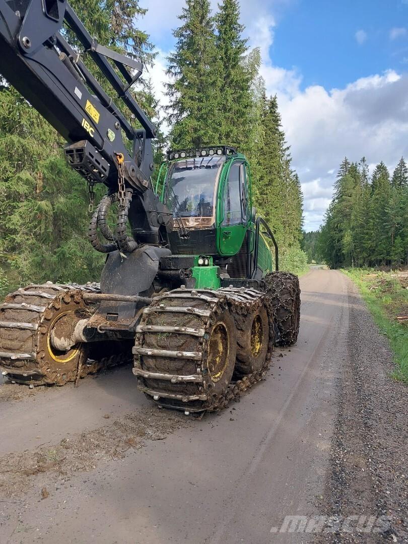 John Deere 1270 G Harvester